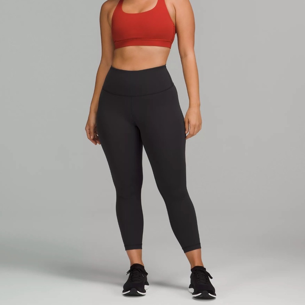 NWT Wunder Train Crop 23” Contour Fit